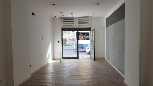 Foto Attività commerciale in Via Posidonia 159, Salerno Torrione di 46 m²