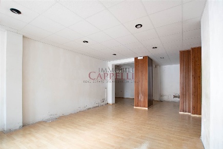 Foto Negozio in piazza fabbri, Cesena Centro Storico di 100 m² con 1 locali