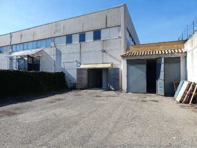 Foto Magazzino a Aci Sant'Antonio di 340 m² in vendita