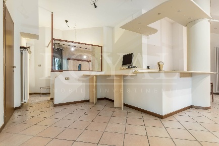 Foto Locale commerciale in via Silvio Pellico 18, Muggiò Centro di 94 m²