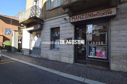 Foto Negozio in Corso Liberazione 85, Arona Centro di 100 m² con 2 locali