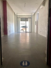 Foto Negozio in Via Posidonia 213, Salerno Torrione di 45 m² con 1 locali