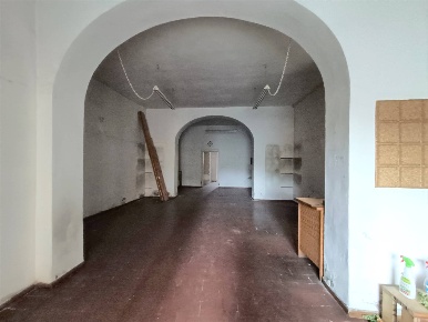 Foto Negozio a Pistoia Centro Storico di 135 m² con 3 locali in vendita