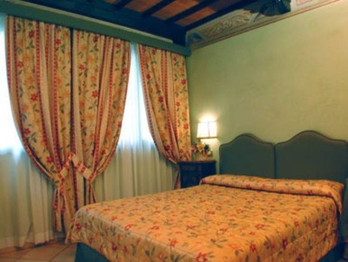 Foto Hotel a Siena San Domenico - Fontebranda di 350 m² con 17 locali