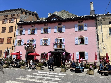 Foto Hotel a Madesimo di 600 m² con 12 locali in vendita