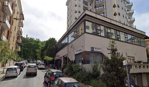 Foto Attività commerciale a Cosenza Stadio - Città 2000 di 65 m² in vendita