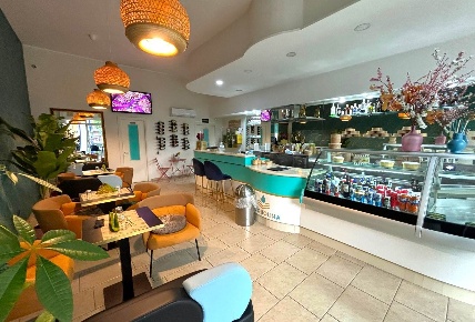 Foto Attività commerciale in viale margherita, Mondragone di 80 m²
