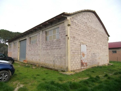 Foto Magazzino a Cortona Camucia Monsigliolo di 240 m² con 1 locali