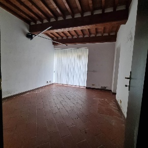Foto Locale commerciale a Pisa San Francesco di 77 m² con 4 locali
