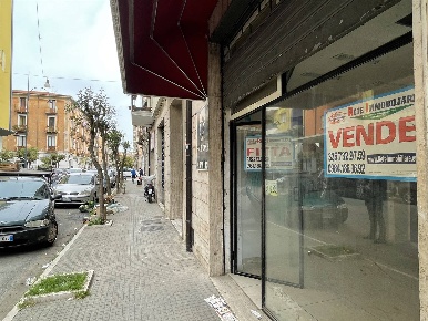 Foto Locale commerciale a Cosenza Centro di 22 m² con 2 locali in vendita