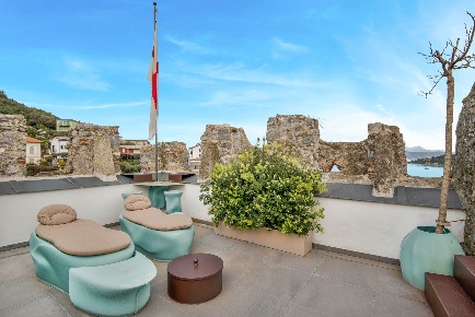 Foto Hotel in VIA CAPPELLINI, Portovenere Centro di 100 m² con 3 locali