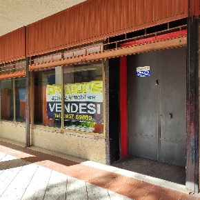 Foto Negozio in VIA SERRONCELLI, Bagnoli Irpino Villaggio Laceno di 340 m²