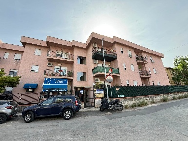 Foto Laboratorio a Palermo Cruillas di 90 m² con 4 locali in affitto