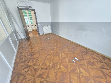 Foto Ufficio a Santo Stefano di Magra Centro di 120 m² con 5 locali