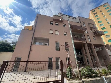 Foto Negozio a Livorno Attias - Marconi di 90 m² con 1 locali in vendita