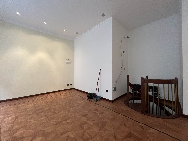 Foto Negozio a Piacenza Centro Storico di 149 m² con 6 locali in affitto