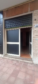 Foto Negozio in Via Irno 78, Salerno Irno - Brignano di 45 m² con 1 locali