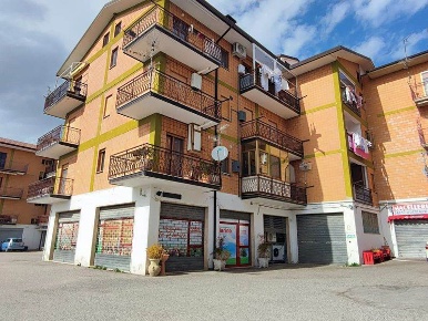 Foto Locale commerciale in Viale Gramsci 47/B, Picerno di 141 m² in vendita