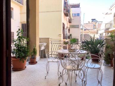 Foto Ufficio in Via Mariano Stabile 43, Palermo Roma - Cavour di 25 m²