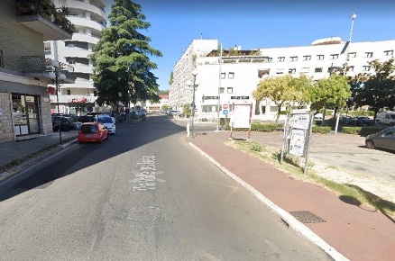 Foto Negozio in Via Valle del Neto, Rende Roges di 90 m² con 3 locali