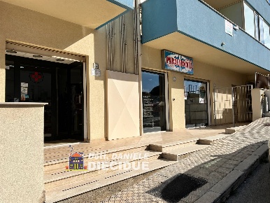 Foto Negozio in Via Cataldo Amodei  4/A/B/C, Sciacca Centro di 140 m²