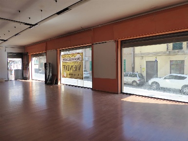 Foto Negozio a Iglesias Centro di 135 m² con 1 locali in vendita