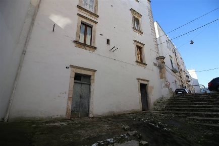 Foto Negozio in Via Bellini 53, Martina Franca di 140 m² con 4 locali