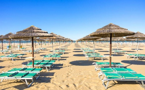 Foto Hotel a Rimini di 2800 m² con 69 locali in vendita