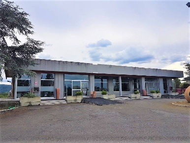 Foto Attività commerciale a Chiusi Poggio Olivo di 1100 m² con 10 locali