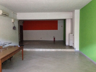 Foto Negozio in Piazza V. Veneto, Pegognaga Centro di 70 m² con 2 locali
