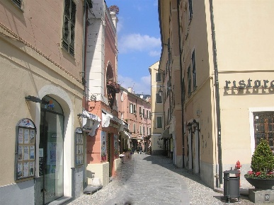 Foto Attività commerciale in via Dante, Laigueglia di 60 m² in affitto