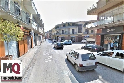 Foto Negozio in VIALE MARGHERITA, Mondragone di 30 m² con 1 locali
