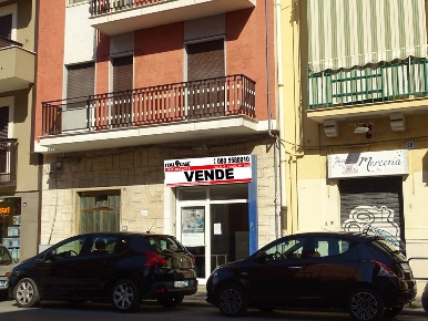 Foto Negozio in Via Giulio Petroni 18/A, Bari Carrassi di 68 m² in vendita