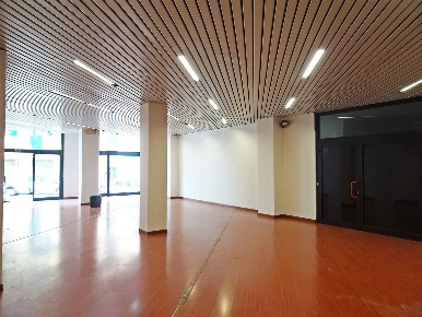 Foto Locale commerciale in via trento 80, Poggibonsi Centro di 183 m²