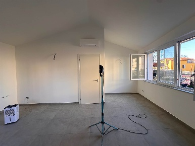 Foto Ufficio a Vezzano Ligure Centro di 120 m² con 4 locali in affitto