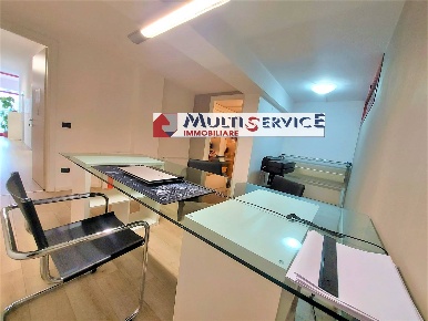 Foto Negozio a Cavallino-Treporti Jesolo Paese di 108 m² con 2 locali