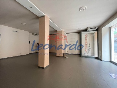 Foto Negozio a Ponte dell'Olio Centro di 98 m² con 2 locali in vendita