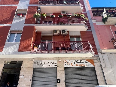 Foto Negozio in Via Trevisani  88, Bari Libertà di 85 m² con 2 locali
