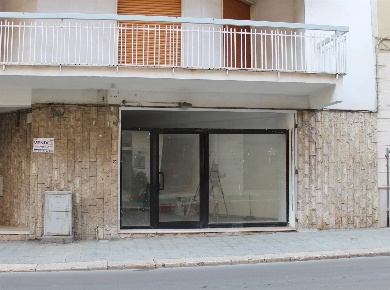 Foto Locale commerciale a Canosa di Puglia Centro di 70 m² con 2 locali