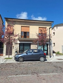 Foto Ufficio a Capannori Centro di 202 m² con 8 locali in vendita