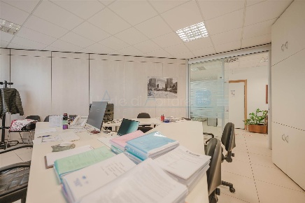 Foto Ufficio a Padova Zona Industriale di 200 m² con 7 locali in vendita