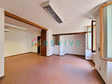 Foto Attività commerciale a Fiesole di 185 m² con 6 locali in vendita