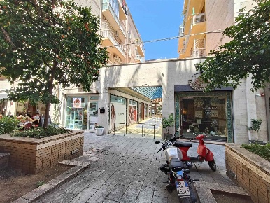 Foto Magazzino in Piazzale Ungheria 36, Palermo di 28 m² con 1 locali