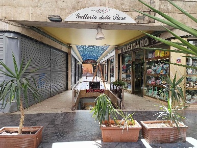 Foto Magazzino in Piazzale Ungheria 36, Palermo di 28 m² con 1 locali