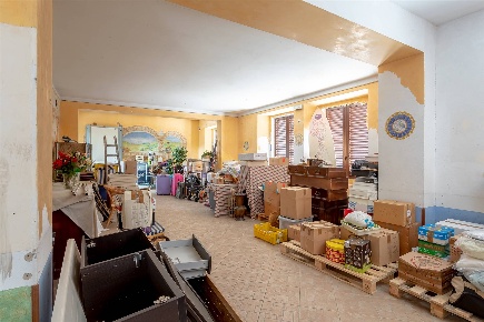 Foto Negozio a Campi Bisenzio Santa Maria di 185 m² con 3 locali in affitto