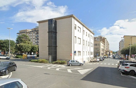 Foto Negozio a Cecina Cecina Centro di 60 m² con 1 locali in vendita