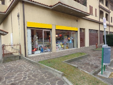 Foto Negozio a Capriate San Gervasio Centro di 253 m² con 8 locali