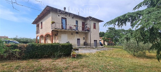 Foto Cessione attività a Montepulciano Centro di 45410 m² con 8 locali