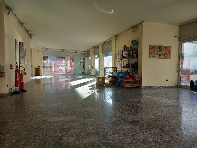 Foto Negozio a Bergamo Canovine di 175 m² con 2 locali in vendita