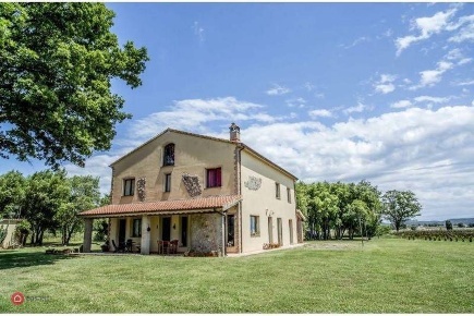 Foto Agriturismo a Roccastrada Montemassi di 460 m² con 14 locali